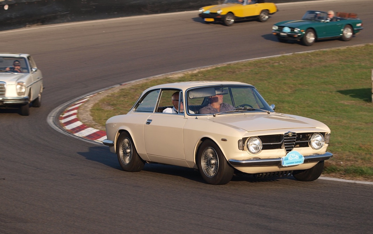 alpha roméo ancienne sur circuit