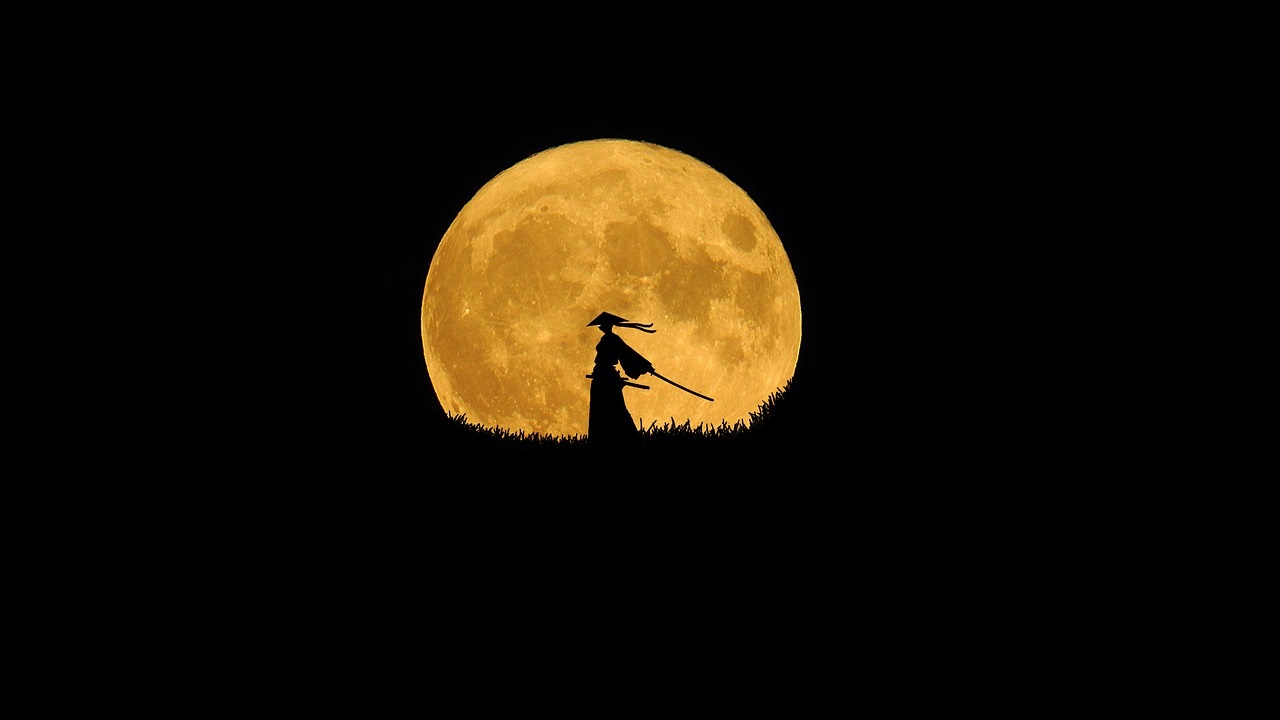 Samouraï en ombre chinoise sur un levée de lune