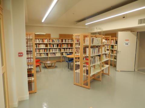 vue intérieure mobilier bibliothèque parent
