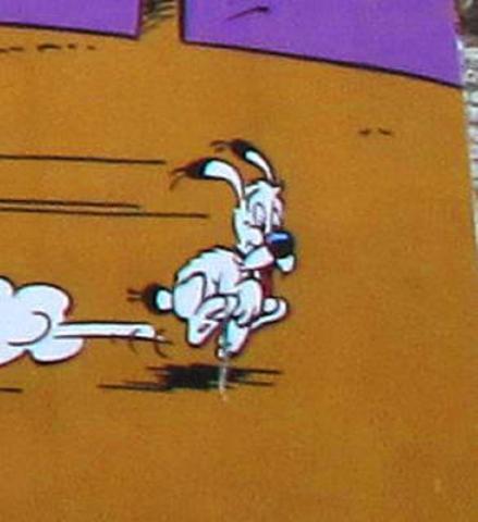 Chien d'Astérix Idéfix qui saute