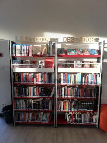 étagères de documents pour les ados