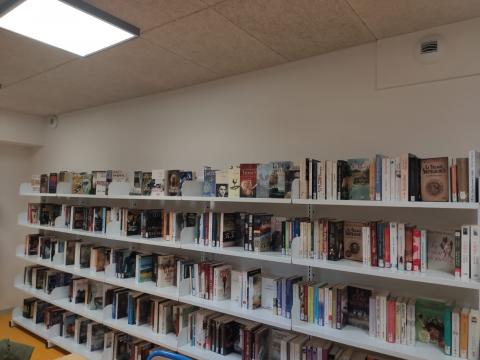 Intérieur de la bibliothèque de Coudes