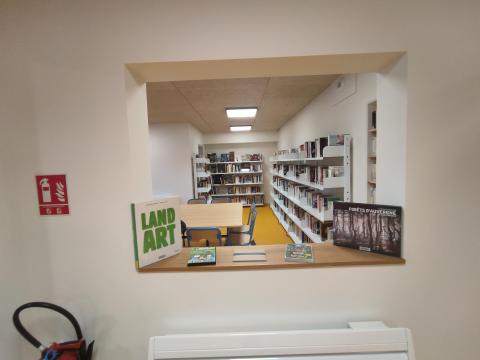 Intérieur de la bibliothèque de Coudes