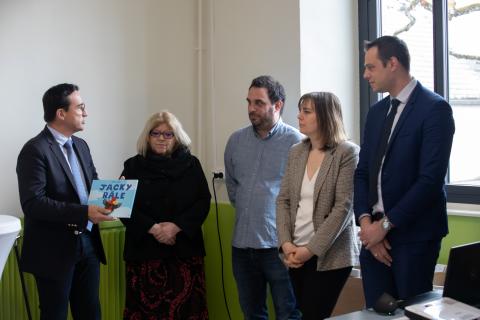 Le Président Lionel Chauvin, l'auteur Adrien Calla,  le Vice Président Sébastien Galpier, la conseillère départementale Audrey Manudy et l'élu de la CC CCV Janette Vialette-Giraud