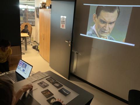 Projection d'un séquence vidéo de la table Mashup sur écran