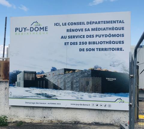 Panneau annonçant les travaux à l'entrée du chantier