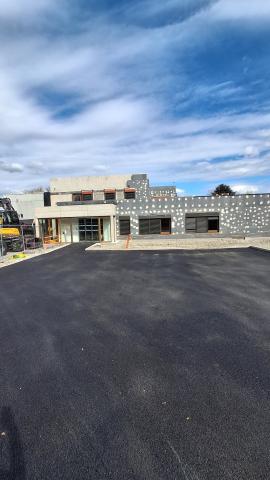 vue du bâtiment de l'extérieur