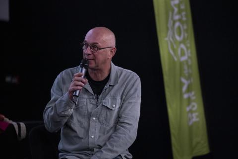 un intervenant de la table-ronde