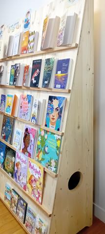 Présentoir à livres bibliothèque La Monnerie-le-Montel