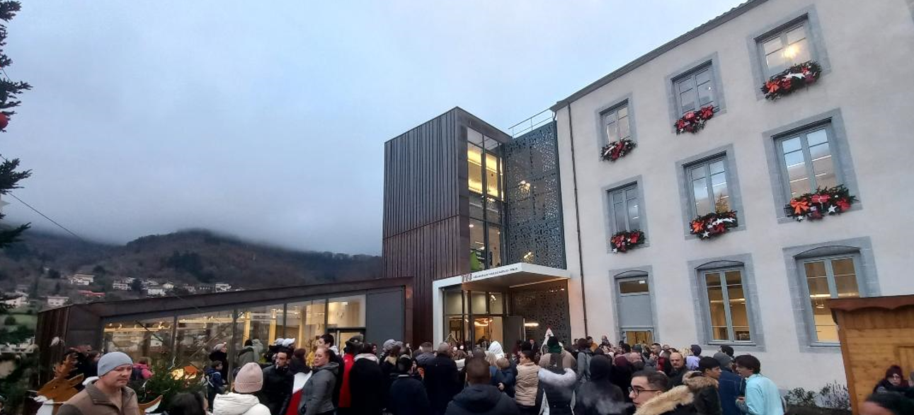 photo depuis la place devant la médiathèque