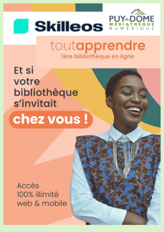 Un jeune femme rit sur fond d'affiche