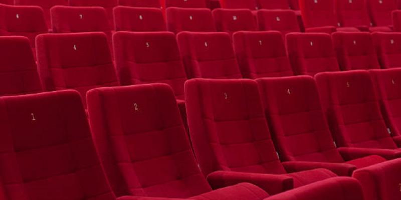 fauteuils de cinéma rouges
